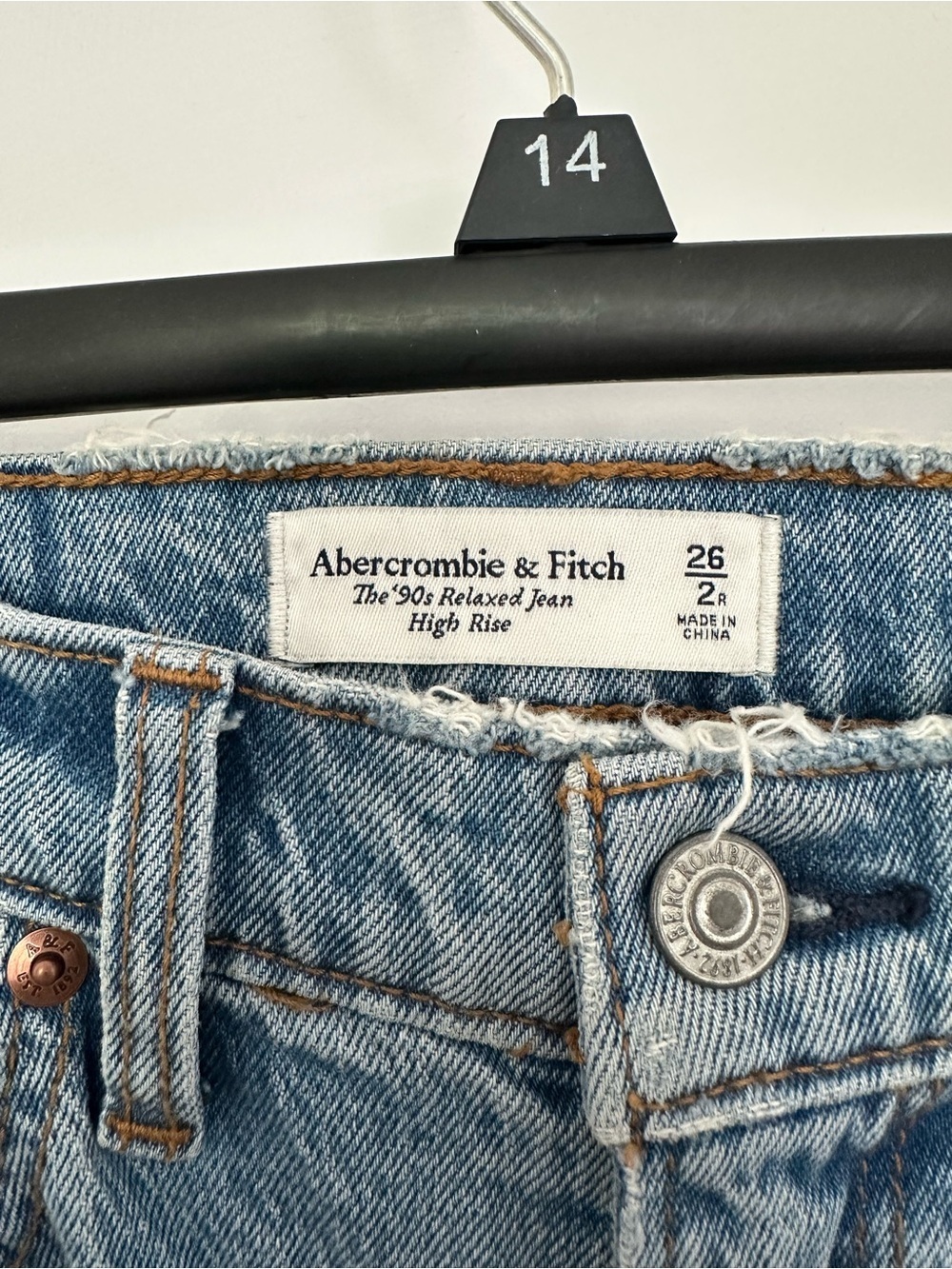 Abercrombie & Fitch The ‘90s Relaxed Jean High Rise Jeans - Picture 3 of 4
